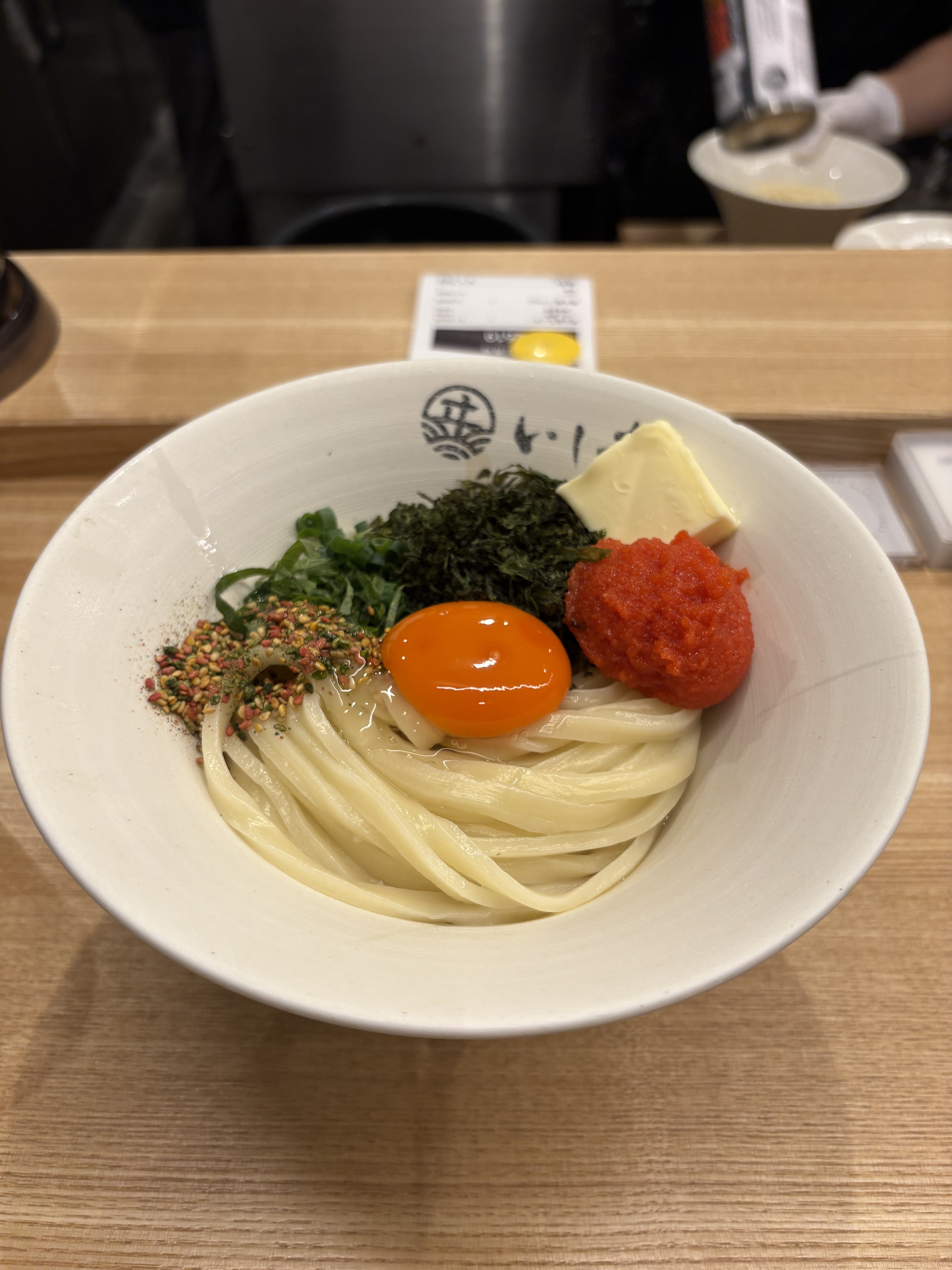 【1時間半の死闘】福岡のインスタ映えうどんで並ぶか金払うかの究極の選択に悩んだ件