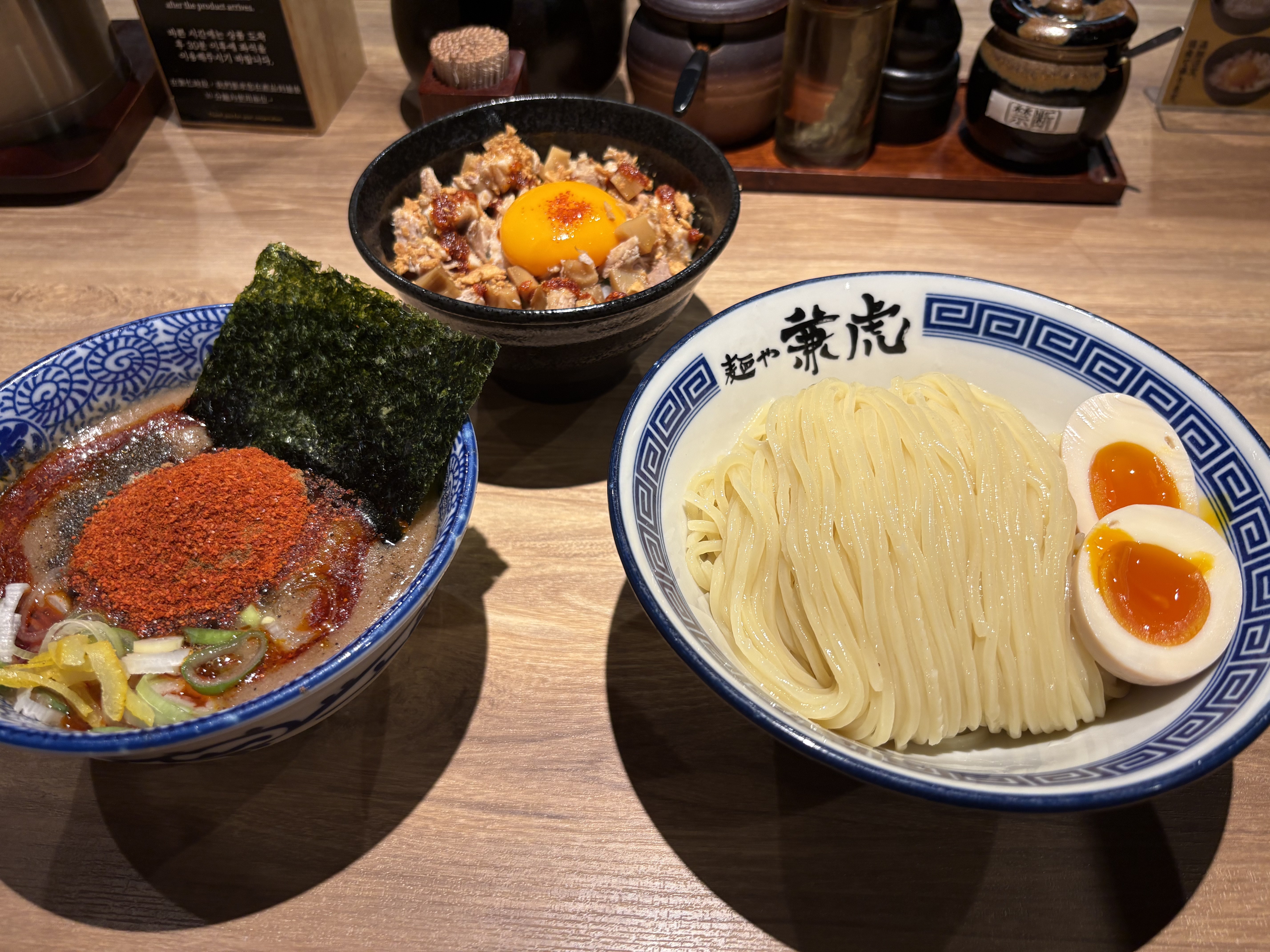 【1時間待ちのつけ麺】博多で関西人が地獄の行列体験!美しすぎて食べるのもったいない件