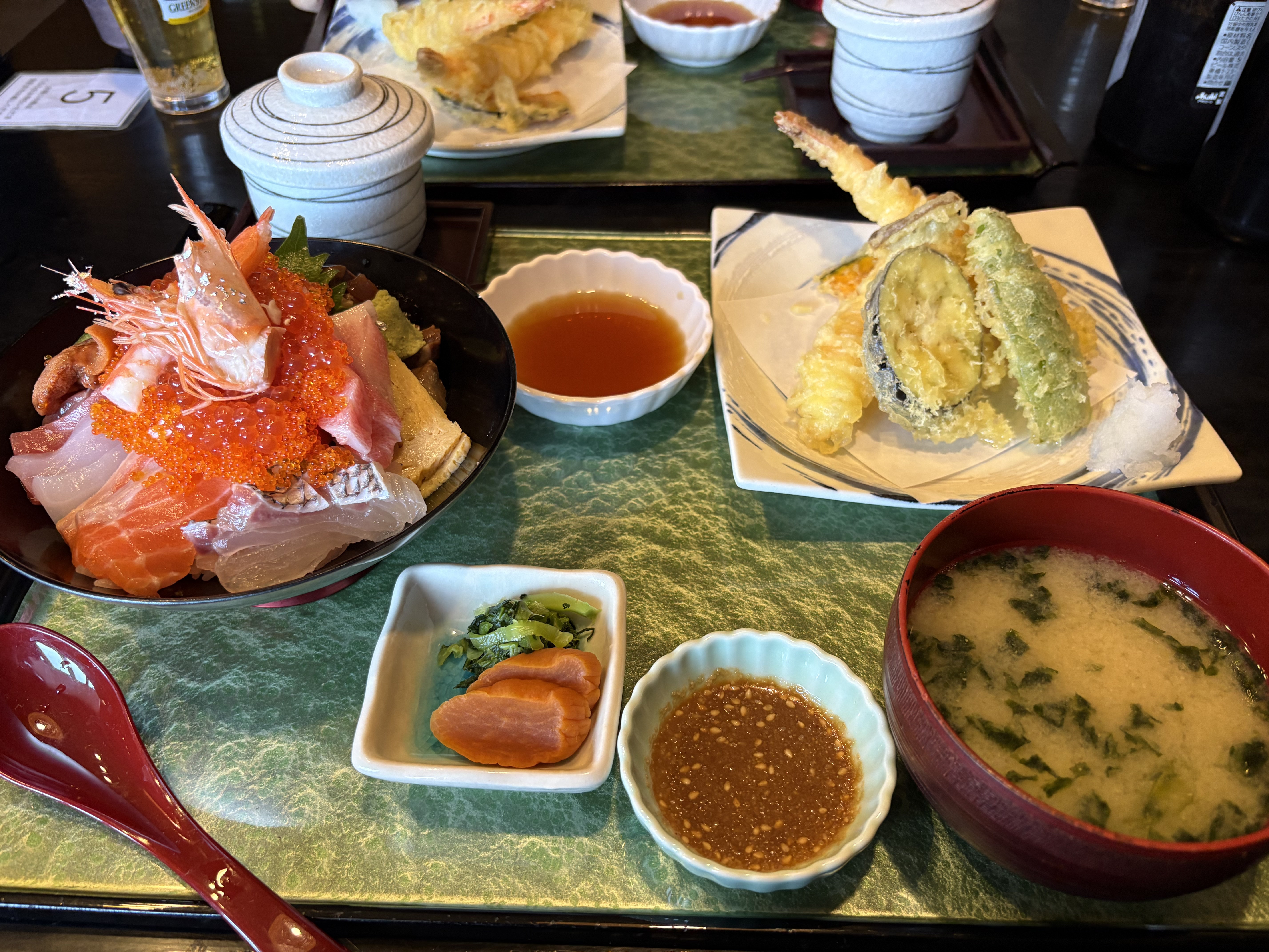 天ぷらもついてる